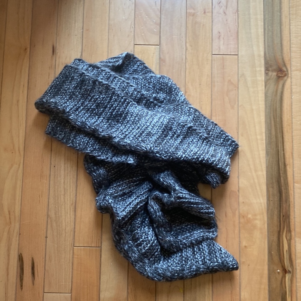 Universal Thread Scarf - Picture 3 of 7